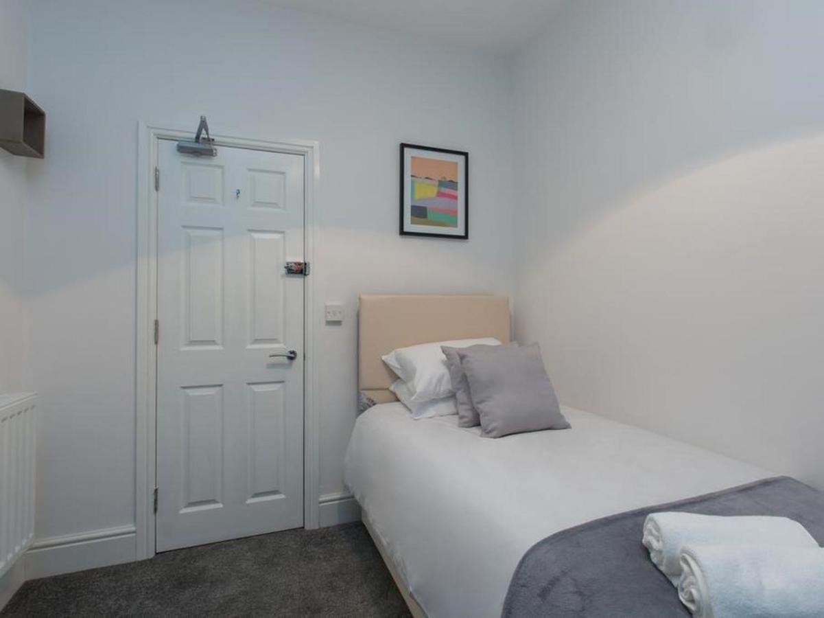 Townhouse @ 166 Ruskin Road Crewe Kültér fotó